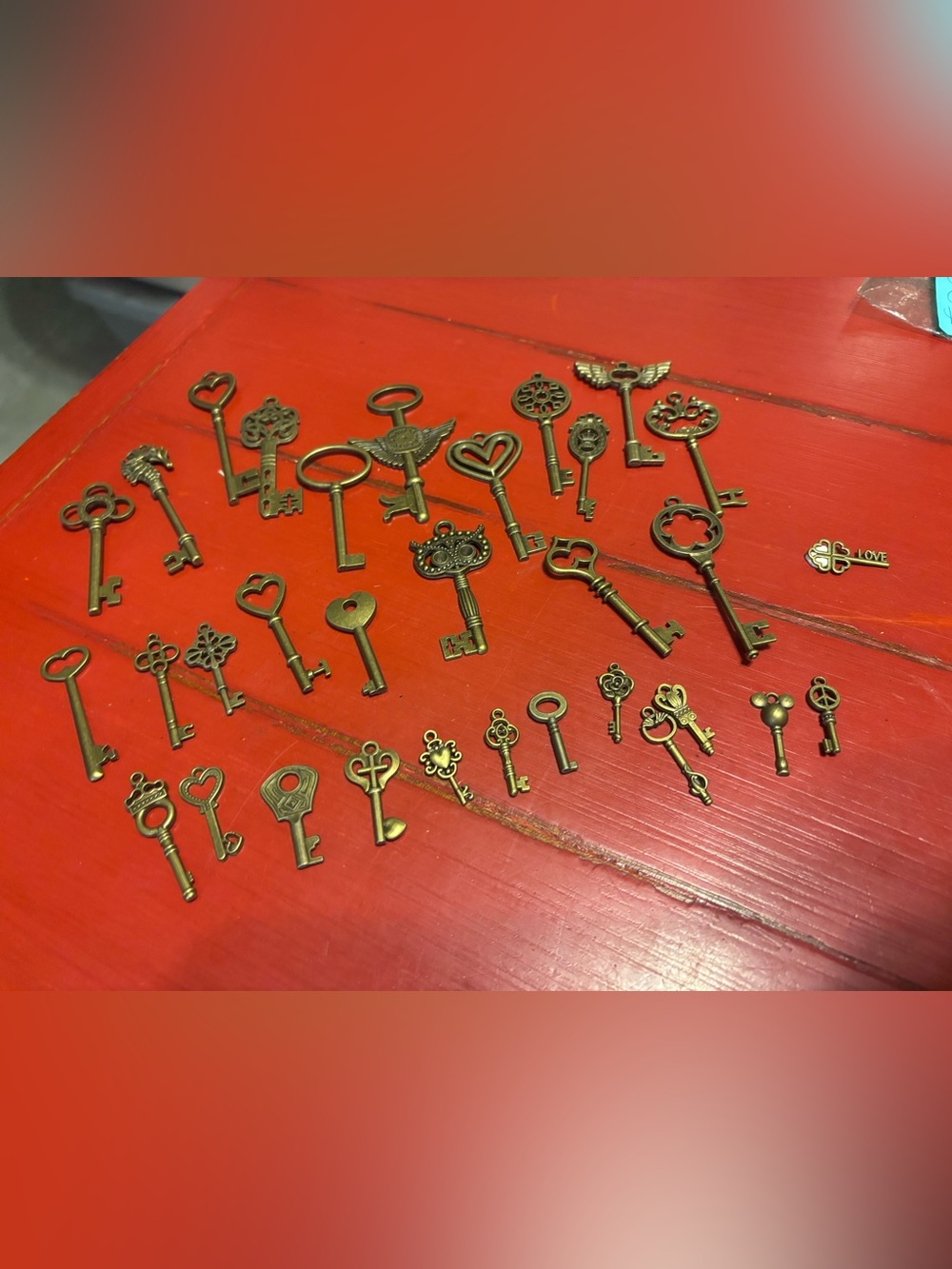 Bag of Antique Style Skeleton Zhuyan Keys - Brass Tone. (#32).